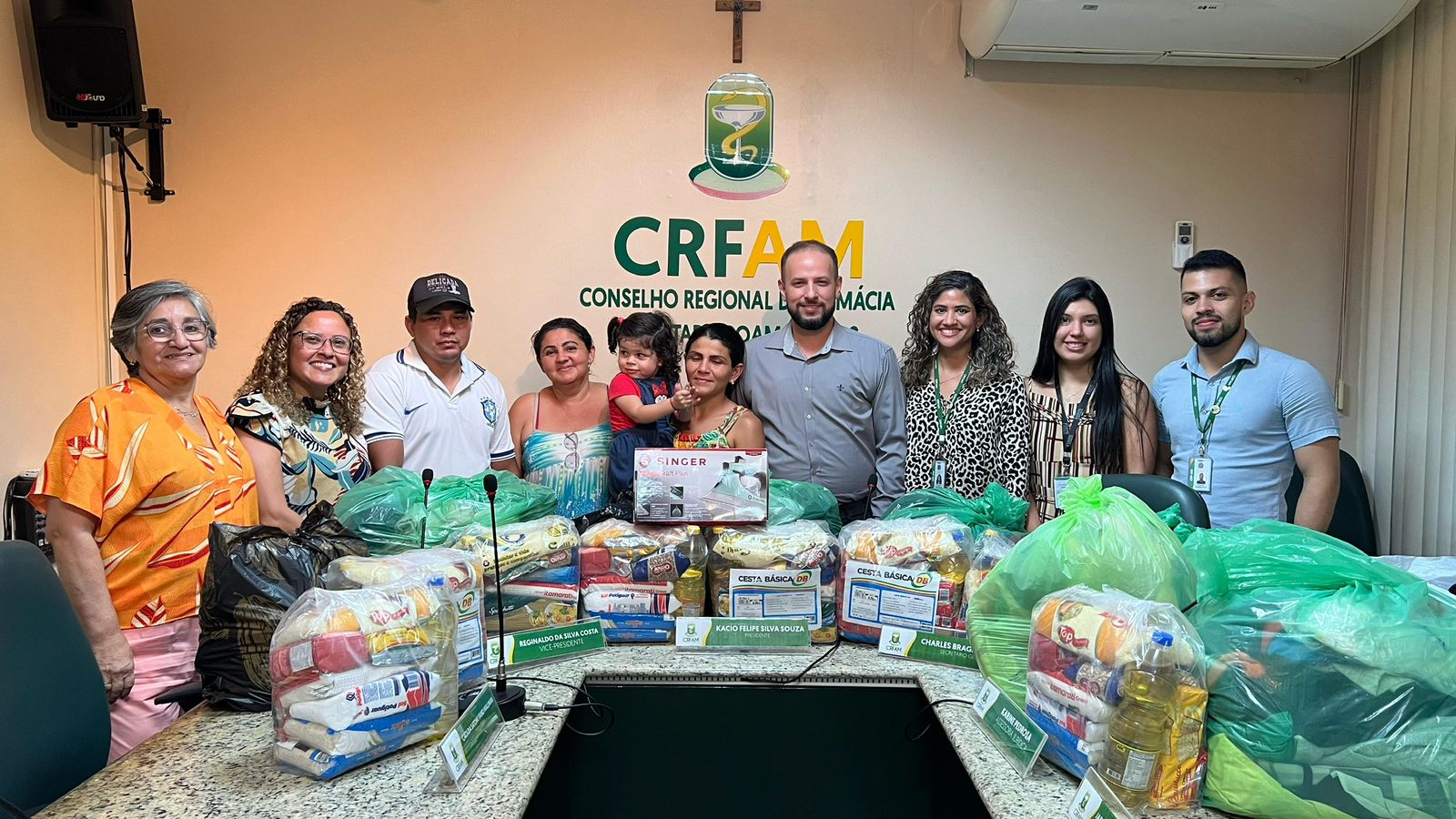 CRF-AM entrega primeiras doações arrecadadas para famílias atingidas por incêndio em Manaus 