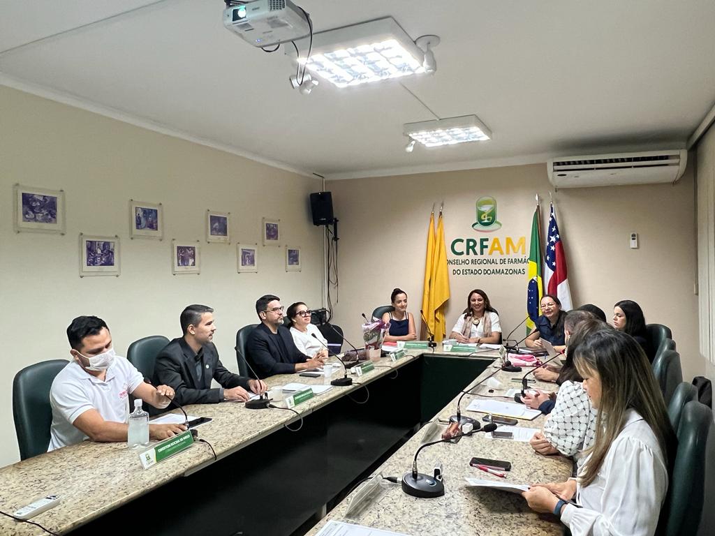 Reunião Plenária do CRF-AM recebe farmacêuticas que participaram do SBRAFH