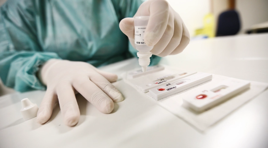 Entra em vigor RDC que amplia permissão para a realização de exames de análises clínicas em farmácias.
